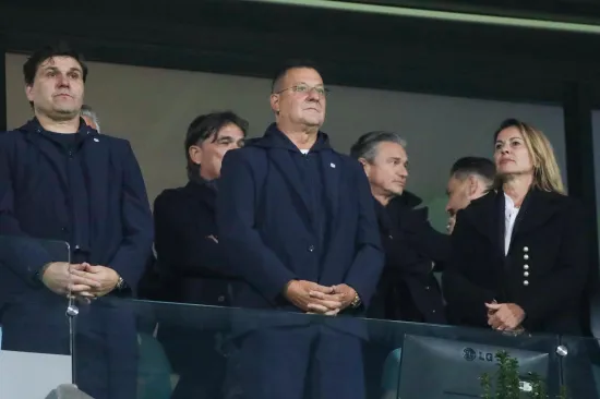 Pa tko je to iza Mi&scaron;kovića? Ugledni gost stigao na povijesnu utakmicu Rijeke