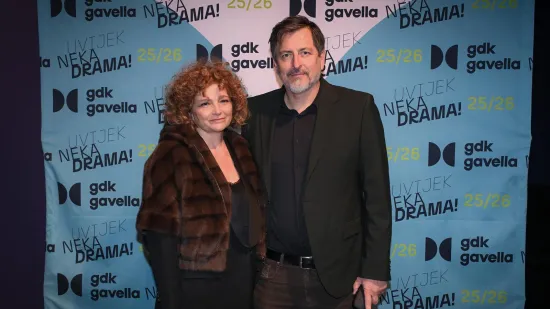 Vlado &Scaron;ola snimljen u rijetkom izlasku sa suprugom Nata&scaron;om