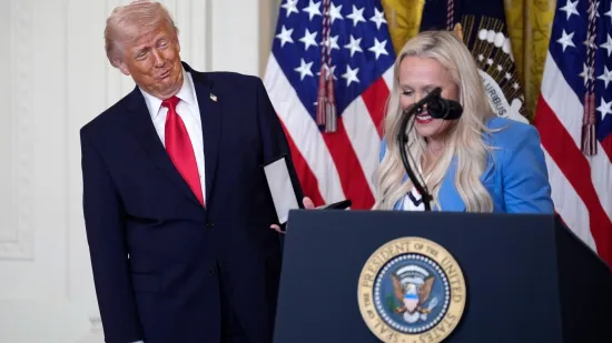 Donald Trump ostao u &scaron;oku zbog posebnog poklona: 'Hvala vam &scaron;to &scaron;titite ženski sport'