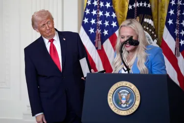 Donald Trump ostao u &scaron;oku zbog posebnog poklona: 'Hvala vam &scaron;to &scaron;titite ženski sport'