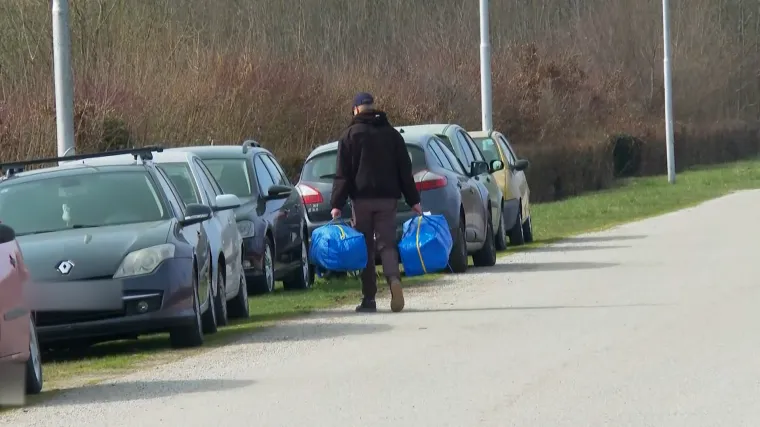 Pogledajte tko je odslužio kaznu! Na&scaron;e kamere snimile trenutak kad je iza&scaron;ao, nosio je dvije vrećice