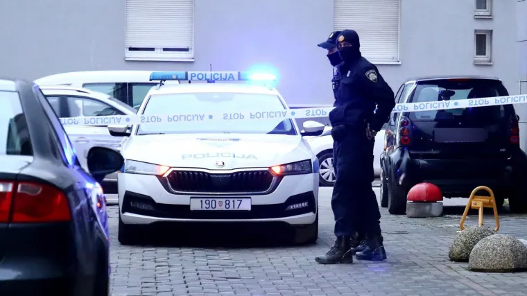 Uz prijetnju pi&scaron;toljem opljačkali zlatarnicu u Zagrebu, policija ekspresno reagirala