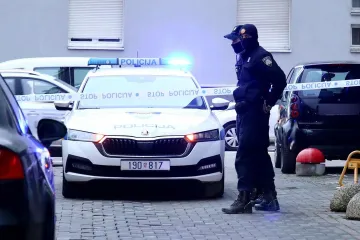 Uz prijetnju pi&scaron;toljem opljačkali zlatarnicu u Zagrebu, policija ekspresno reagirala