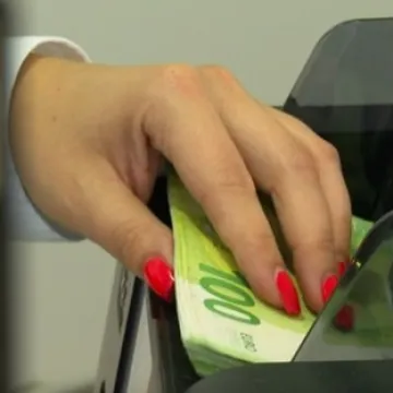 Mjesecima mu je uplaćivala novac, pa ostala bez 8000 eura