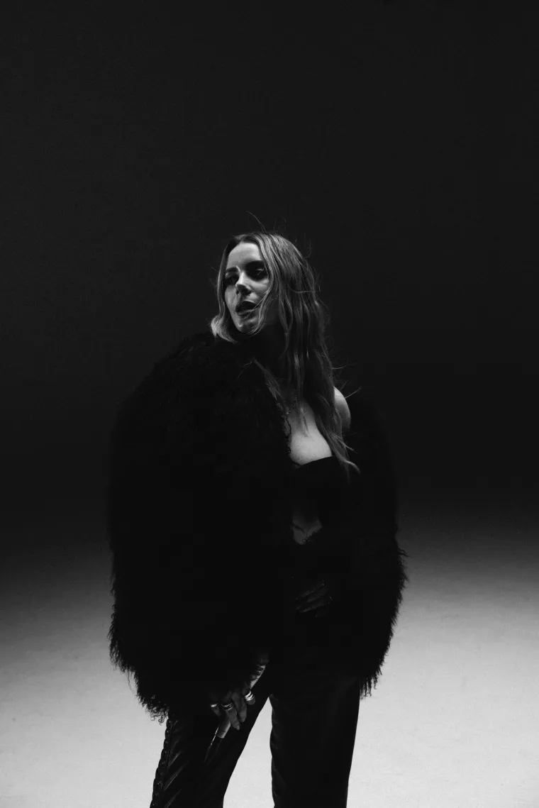 Nika Turković vas je spremna odu&scaron;eviti novom pjesmom 'Samo ljubili'