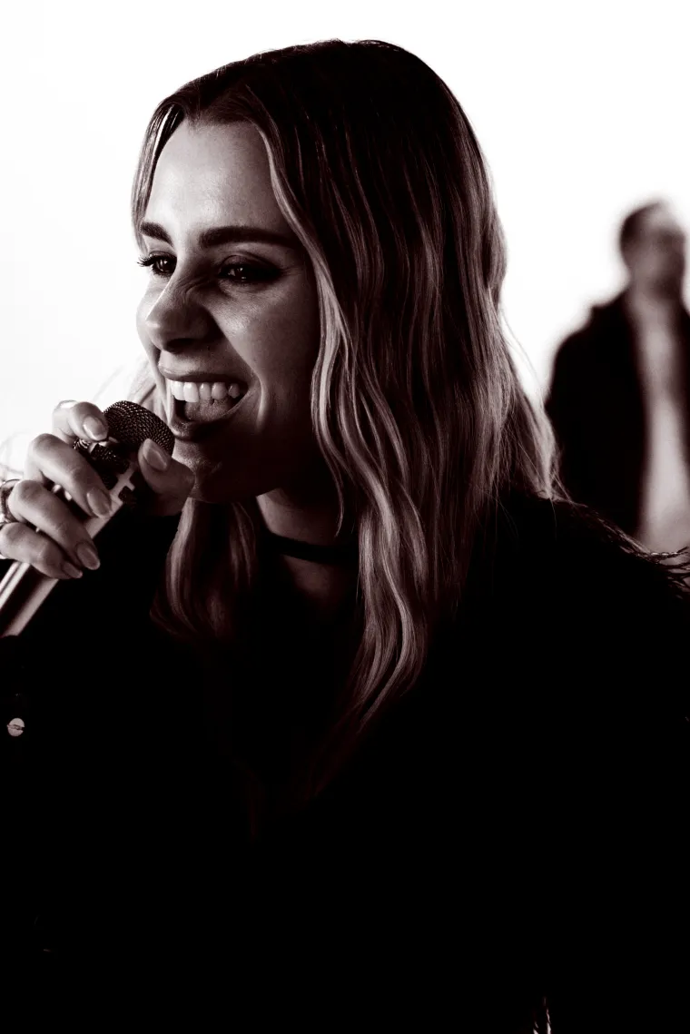 Nika Turković vas je spremna odu&scaron;eviti novom pjesmom 'Samo ljubili'