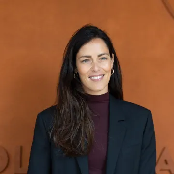 Pari&scaron;ka elegancija Ane Ivanović: Pro&scaron;etala u skupocjenim tenisicama i najekskluzivnijom torbom