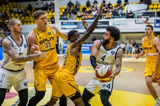 Konstrukcija ko&scaron;a pala na igrača Splita: Pogledajte zakucavanje koje je &scaron;okiralo dvoranu