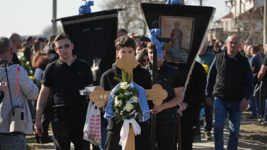 Darko Lazić raspao se na sprovodu brata, mazio lijes i ponavljao: 'Za&scaron;to si me ostavio?'