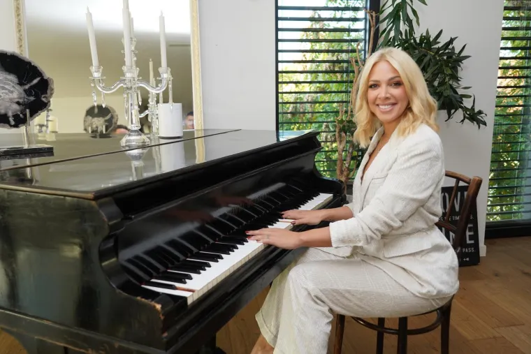 Beograd na nogama! Indira zapalila dvoranu, a onda se pojavila pjevačica koju tabloidi ne &scaron;tede