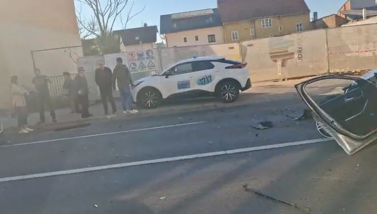 Kaos na Aveniji Bologne, letjeli dijelovi automobila: 'Čula sam bum i sve je stalo'