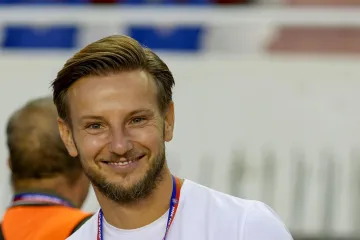 Torta zavr&scaron;ila Rakitiću na licu, ali sve zanima &scaron;to je to bilo na stolu...