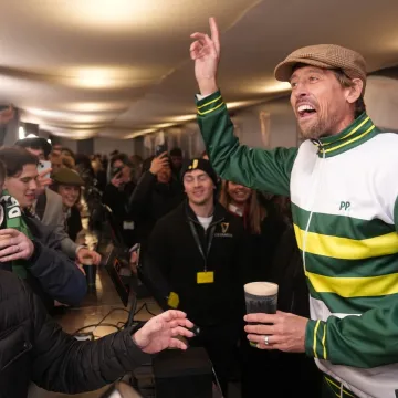 Ikona engleskog nogometa izgubila okladu i morala 'platiti rundu' za tisuću ljudi