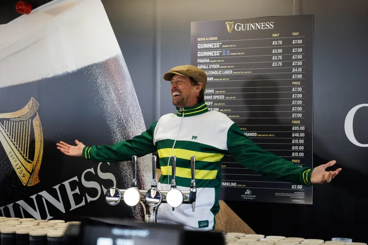 Ikona engleskog nogometa izgubila okladu i morala 'platiti rundu' za tisuću ljudi