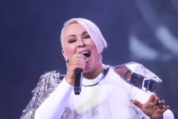 Beograd na nogama! Indira zapalila dvoranu, a onda se pojavila pjevačica koju tabloidi ne &scaron;tede