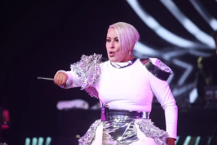 Beograd na nogama! Indira zapalila dvoranu, a onda se pojavila pjevačica koju tabloidi ne &scaron;tede