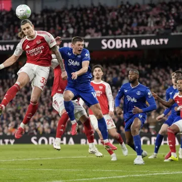 Arsenal opasno 'visio' pa na samom kraju stigao do super važnih bodova i pobjegao Manchester Cityju