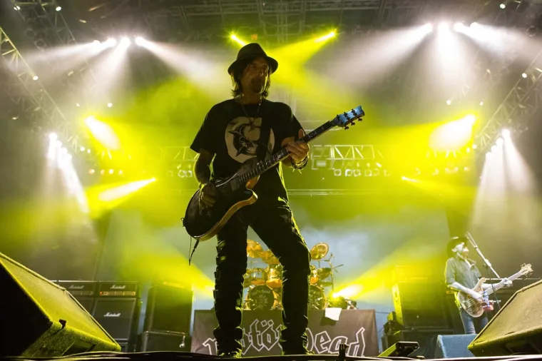 Umro je gitarist Mot&ouml;rheada Phil Campbell. U bendu je bio gotovo od samih početaka