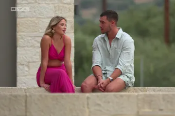 Nakon noći s Karlom, njen osmijeh sve je rekao! Djevojke sumnjaju da se dogodilo ne&scaron;to vi&scaron;e