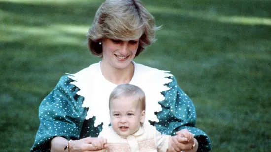 Princ William emotivnom porukom i jo&scaron; neviđenom fotografijom princeze Diane obilježio Majčin dan