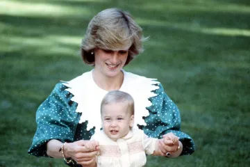 Princ William emotivnom porukom i jo&scaron; neviđenom fotografijom princeze Diane obilježio Majčin dan