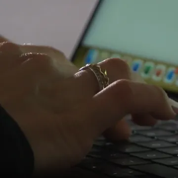 Na udaru sve vi&scaron;e Hrvatica: Počinje s 'volim te', a zavr&scaron;ava s - praznim računom!