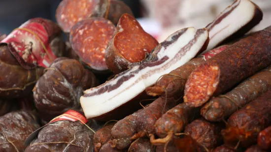 Lopovi koji vole dobru mezu? Braći iz Slavonije sve ukradeno preko noći - od kobasica do kulena