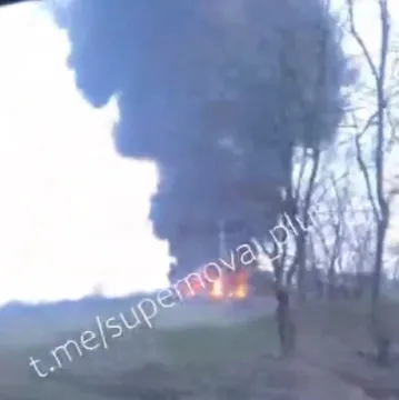 Noćni udar duboko u Rusiji: Plamen progutao skladi&scaron;te nafte, pogledajte snimku