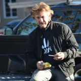 Sean Penn osvojio Oscara, ali se nije pojavio. Razljutio fanove: &lsquo;&Scaron;to je bolje imao za raditi?&rsquo;