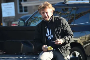 Sean Penn osvojio Oscara, ali se nije pojavio. Razljutio fanove: &lsquo;&Scaron;to je bolje imao za raditi?&rsquo;