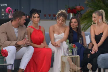 Koliko je poljubaca previ&scaron;e? 'Zamisli da se poljubi s tri, četiri cure - to mi je istro&scaron;en mu&scaron;karac'