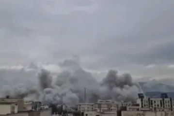 Crni dim na Teheranom: Izrael pokrenuo val opsežnih napada; EU ima plan za Hormuški tjesnac