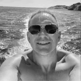 Nasljednik medijskog carstva umro u avionskoj nesreći: Život izgubila i njegova trudna supruga