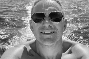 Nasljednik medijskog carstva umro u avionskoj nesreći: Život izgubila i njegova trudna supruga