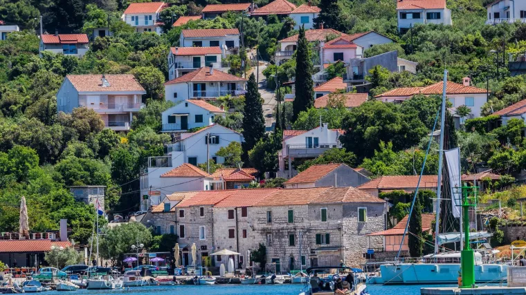 'Dođe&scaron;, očisti&scaron; i uzme&scaron; novac na ruke': Mreže se zažarile zbog pitanja 'po&scaron;to či&scaron;ćenje?'