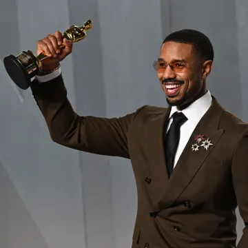 Neobično slavlje oskarovca: Michael B. Jordan s kipićem oti&scaron;ao na burger, snimka postala hit
