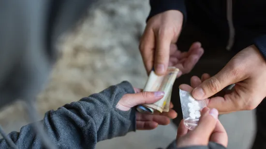 Smrtonosnu drogu, 100 puta jaču od heroina, tinjedžeri kupuju putem popularne aplikacije