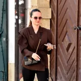 Te&scaron;ko ju je bilo ne primijetiti: Brineta u uskim crnim tajicama ukrala sve poglede