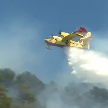 Drama kod Zadra: Kanader gasio prvi ovogodi&scaron;nji požar, pogledajte snimke