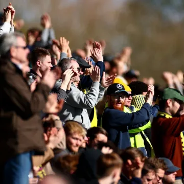 Čuli ste za čudne navijačke oklade? Ovaj je 675 dana čekao da napokon obrije bradu