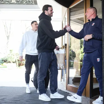 Glava&scaron; obrijao prepoznatljivi brk pa poručio: 'Čast nam je &scaron;to idemo u Dalmaciju i Slavoniju'