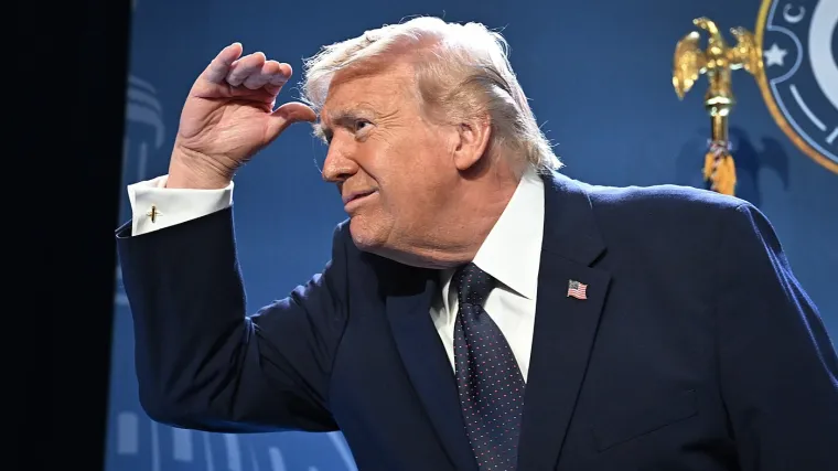 &Scaron;to to gleda Trump? Pao na lažni video pa zvao generale: 'Gdje je Abraham Lincoln?'