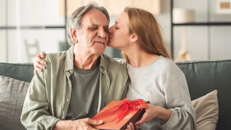 Ove stvari nipo&scaron;to nemojte poklanjati za Dan očeva: Navodno donose tugu i siroma&scaron;tvo