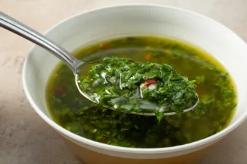 Savr&scaron;eni umak za odrezak bit će gotov za pet minuta. Potrebna su vam samo četiri sastojka