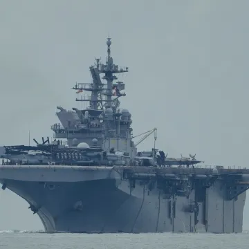 Američki ratni brod USS Tripoli s marincima i F-35 lovcima kreće prema Bliskom istoku