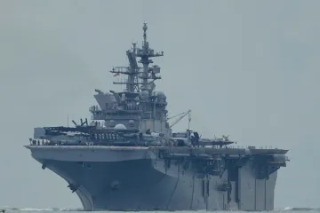 Američki ratni brod USS Tripoli s marincima i F-35 lovcima kreće prema Bliskom istoku