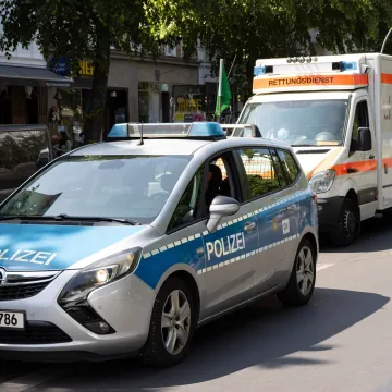 Auto naletio na djecu na pje&scaron;ačkom: Djevojčicu (1) helikopterom prevezli u bolnicu, ozlijeđena i odgajateljica