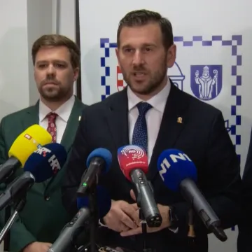 Dok &Scaron;uta čeka konzervatore, referenduma o Poljudu nema! Oporba: 'Sve drugo je bacanje novca'