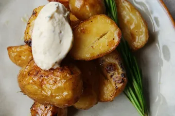 Kad pečete krumpire u ljusci, obavezno na njih stavite ovo: 'Ukusniji su i hrskaviji'