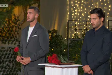 Neočekivani dolazak u vilu i suze na ceremoniji: 'Ako mi obojica ponude ružu, odbit ću Karlovu'